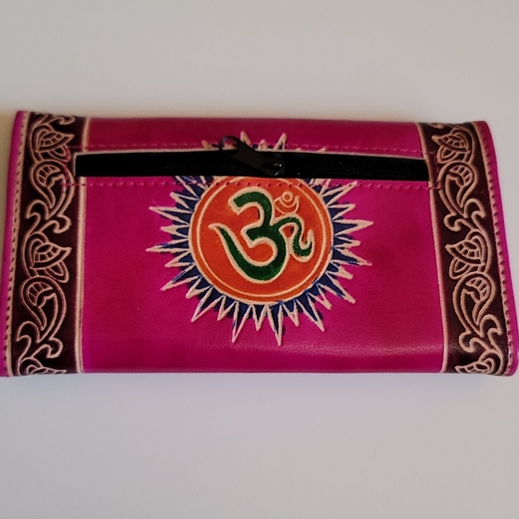 NWT Leather Designed Wallet, Small - Picture 2 of 6